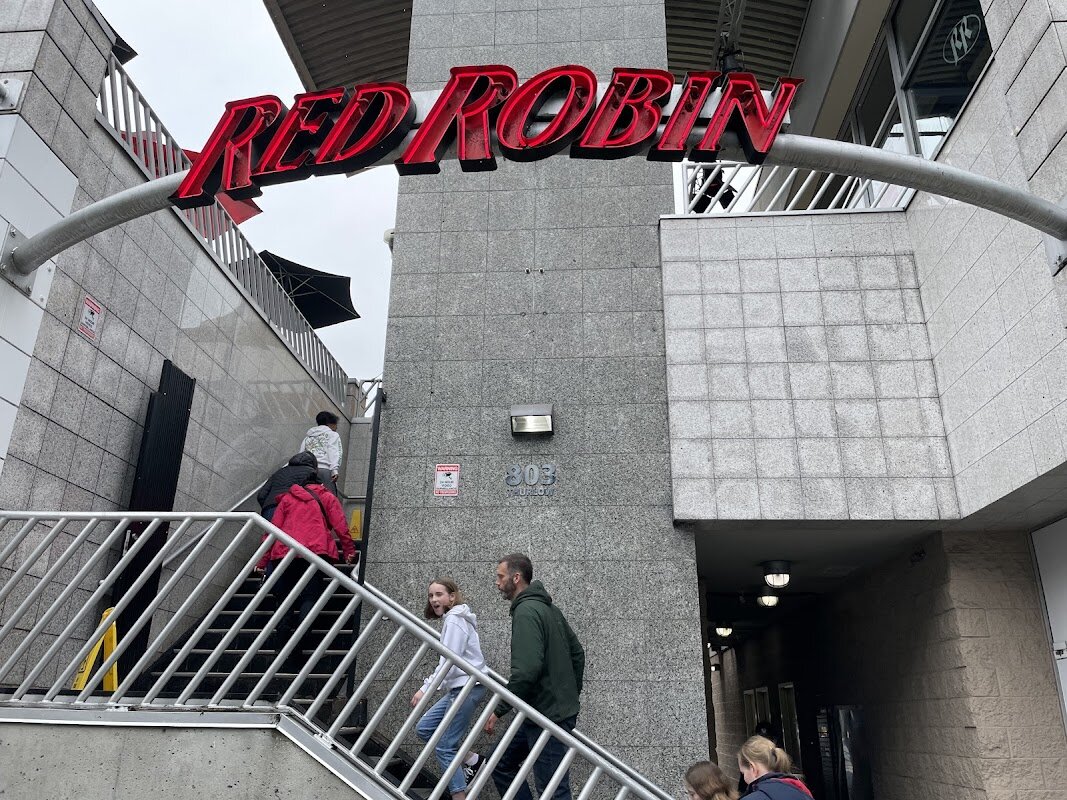 Red Robin – 803 Thurlow Street, Downtown Vancouver (photo 1)