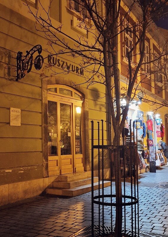 Ruszwurm Cukrászda – Szentháromság utca 7, Budapest (photo 1)
