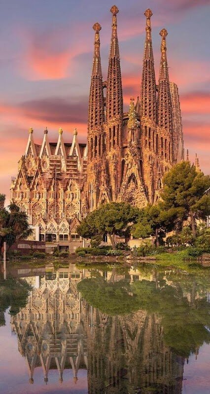Sagrada Familia – Eixample, Barcelone (photo 1)