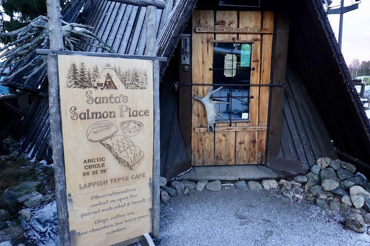 Santa's Salmon Place – Village du Père Noël (photo 1)