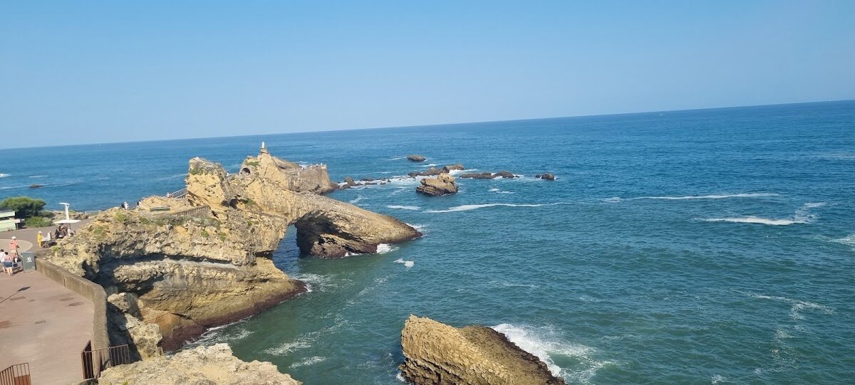 Session surf libre et détente à la Grande Plage – Grande Plage, Biarritz (photo 1)