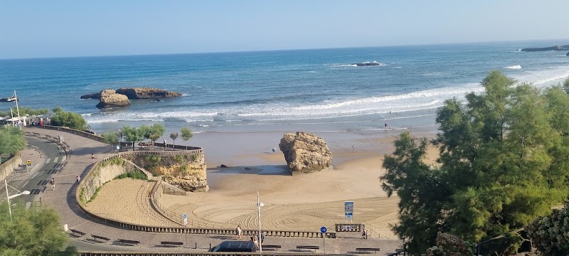 Session surf libre et détente à la Grande Plage – Grande Plage, Biarritz (photo 2)