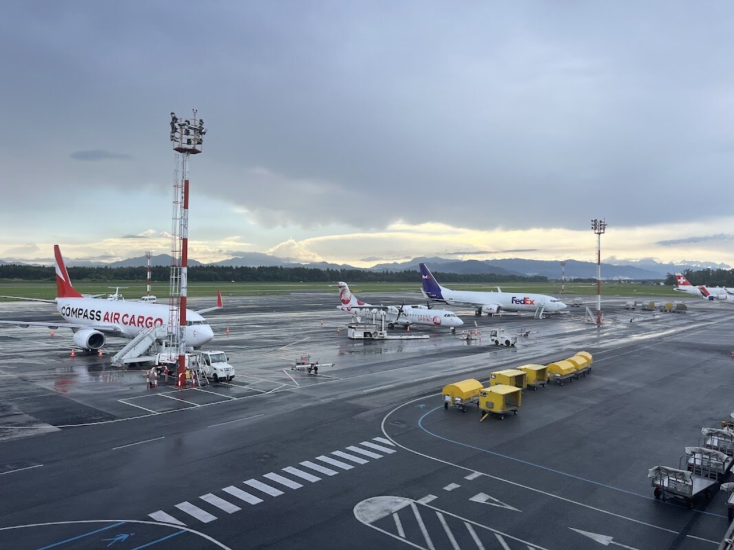 Snack aéroport Ljubljana – Aéroport Ljubljana Jože Pučnik, Brnik (photo 1)
