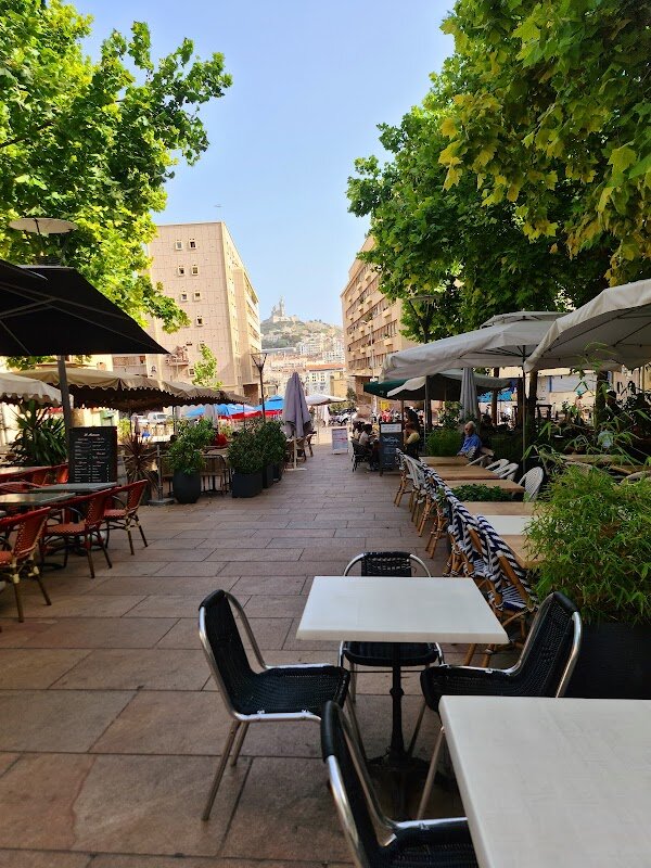 Soirée dans le quartier du Panier – Le Panier, Place de Lenche, 13002 Marseille (photo 1)
