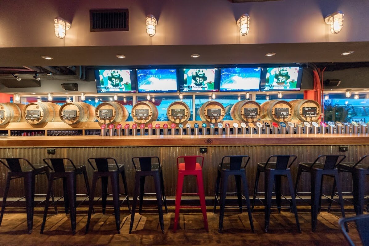 Tap & Barrel – Convention Centre, Vancouver (photo 1)