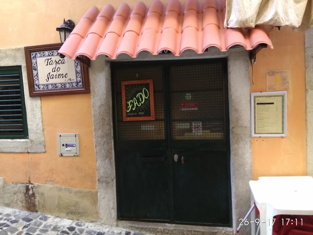 Tasca locale à Alfama – Quartier d'Alfama, Lisbonne (photo 1)