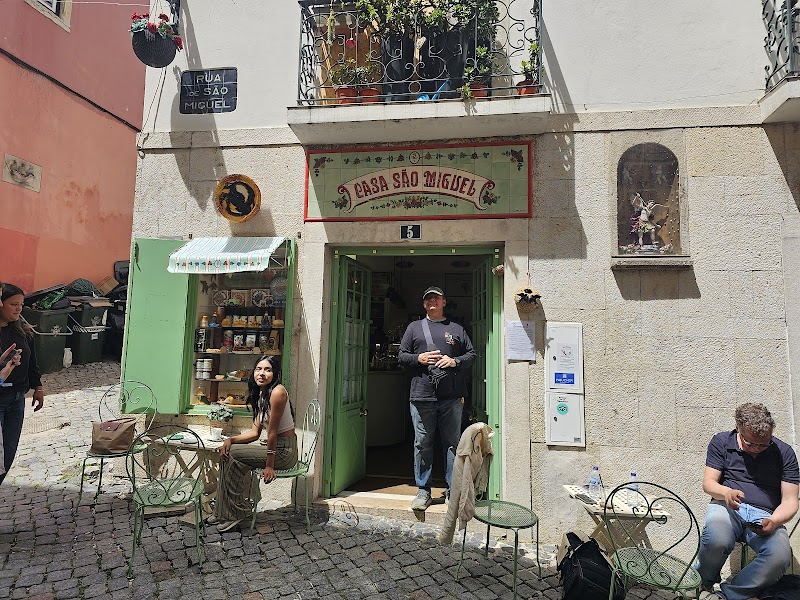 Tasca locale à Alfama – Quartier d'Alfama, Lisbonne (photo 3)