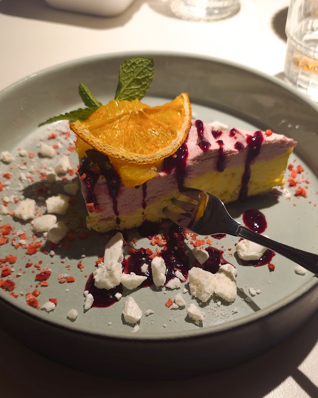 Vegan Restoran V – Rataskaevu 12, 10123 Tallinn (photo 3)