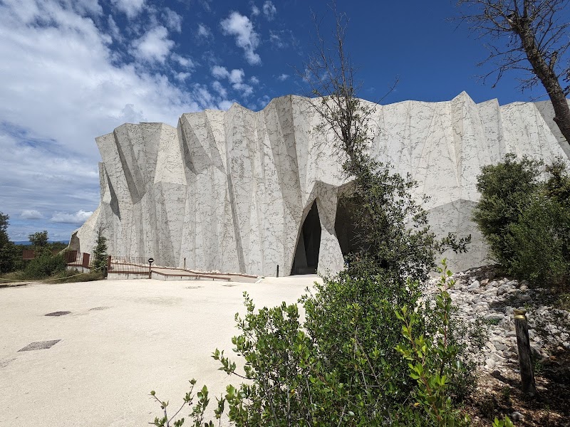 Visite de la Grotte Chauvet 2 - Ardèche – Grotte Chauvet 2, Plateau du Razal, 07150 Vallon-Pont-d'Arc (photo 2)