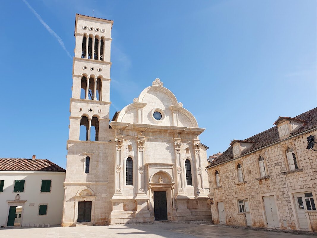 Visite de la place Saint-Stephen – Hvar Town centre (photo 1)