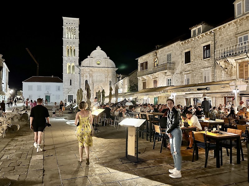 Visite de la place Saint-Stephen – Hvar Town centre (photo 3)
