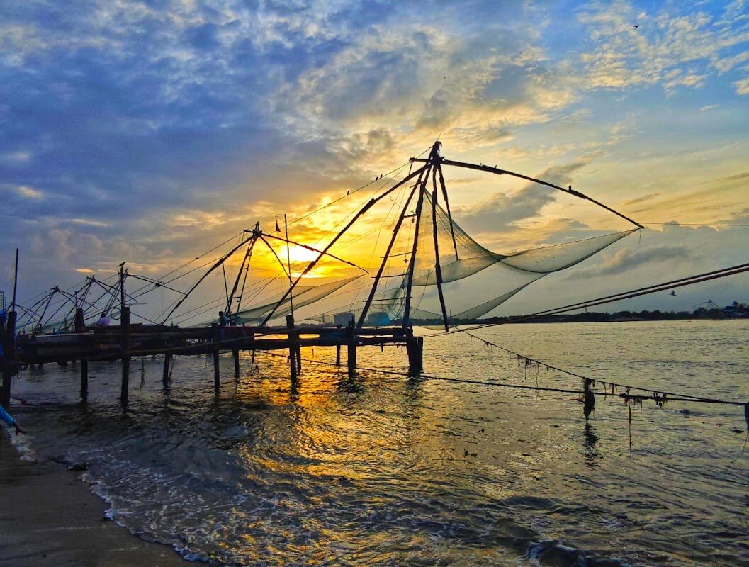 Visite des filets de pêche chinois au coucher du soleil – Fort Kochi Beach (photo 1)
