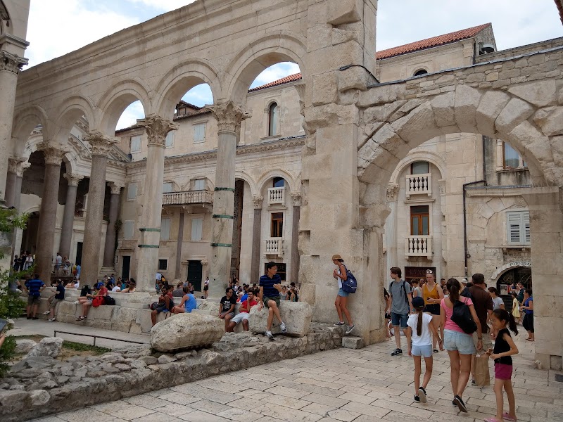 Visite Palais de Dioclétien - Caves et Péristyle – Vieille ville de Split, Croatie (photo 2)