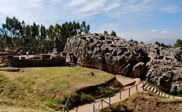 Visite site Qenqo – Cusco (photo 1)