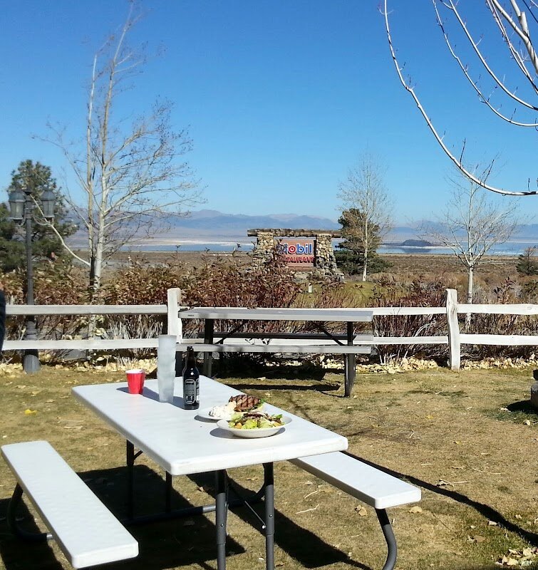 Whoa Nellie Deli – Lee Vining, Tioga Pass Road (photo 1)