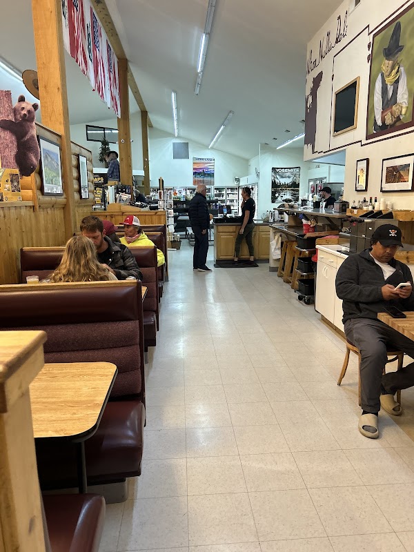 Whoa Nellie Deli – Lee Vining, Tioga Pass Road (photo 3)