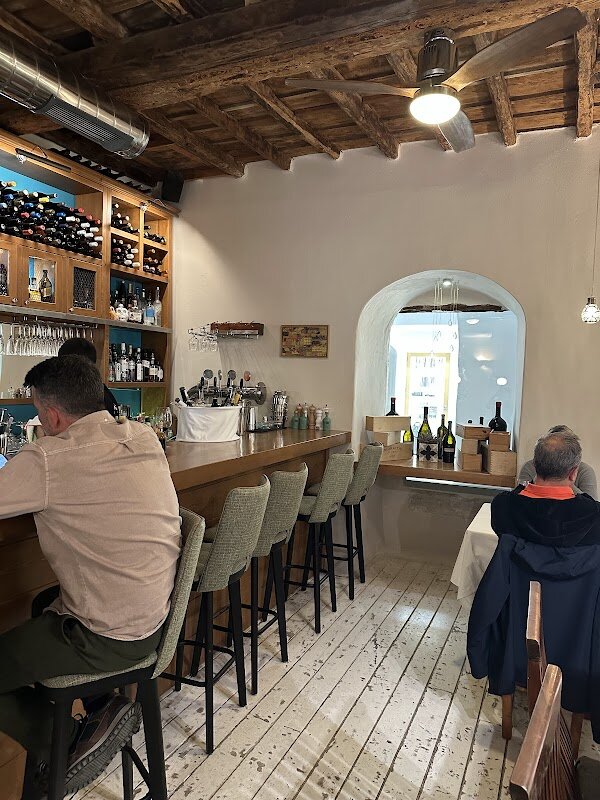 Yemeni Wine Restaurant – Naoussa, Paros, Grèce (photo 1)
