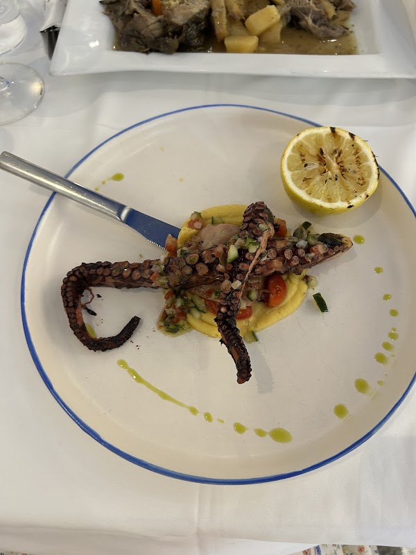 Yemeni Wine Restaurant – Naoussa, Paros, Grèce (photo 2)