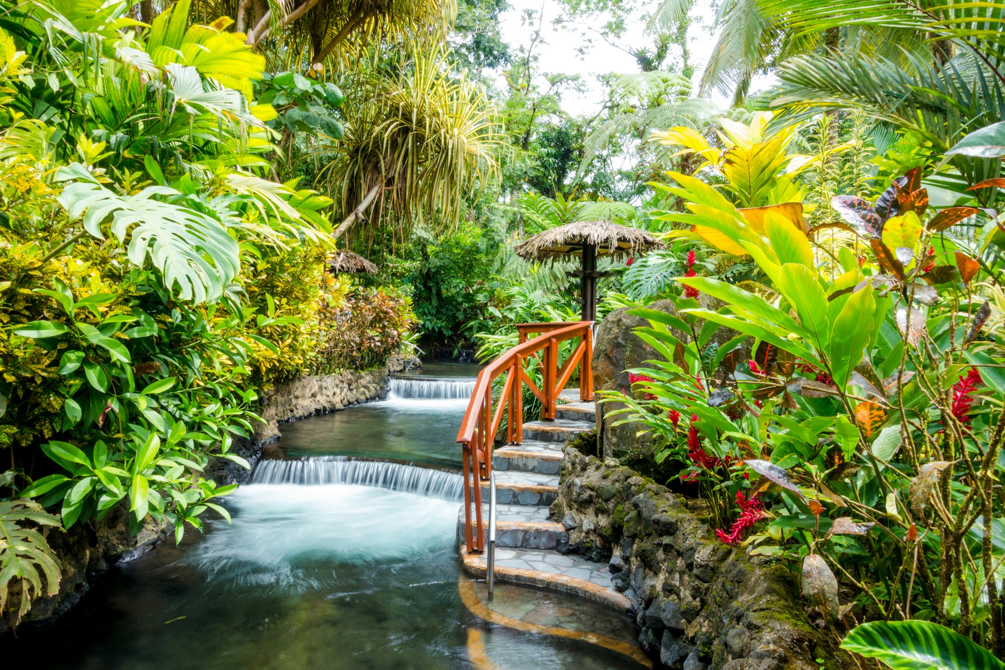 Sources chaudes et végétation tropicale luxuriante au Costa Rica