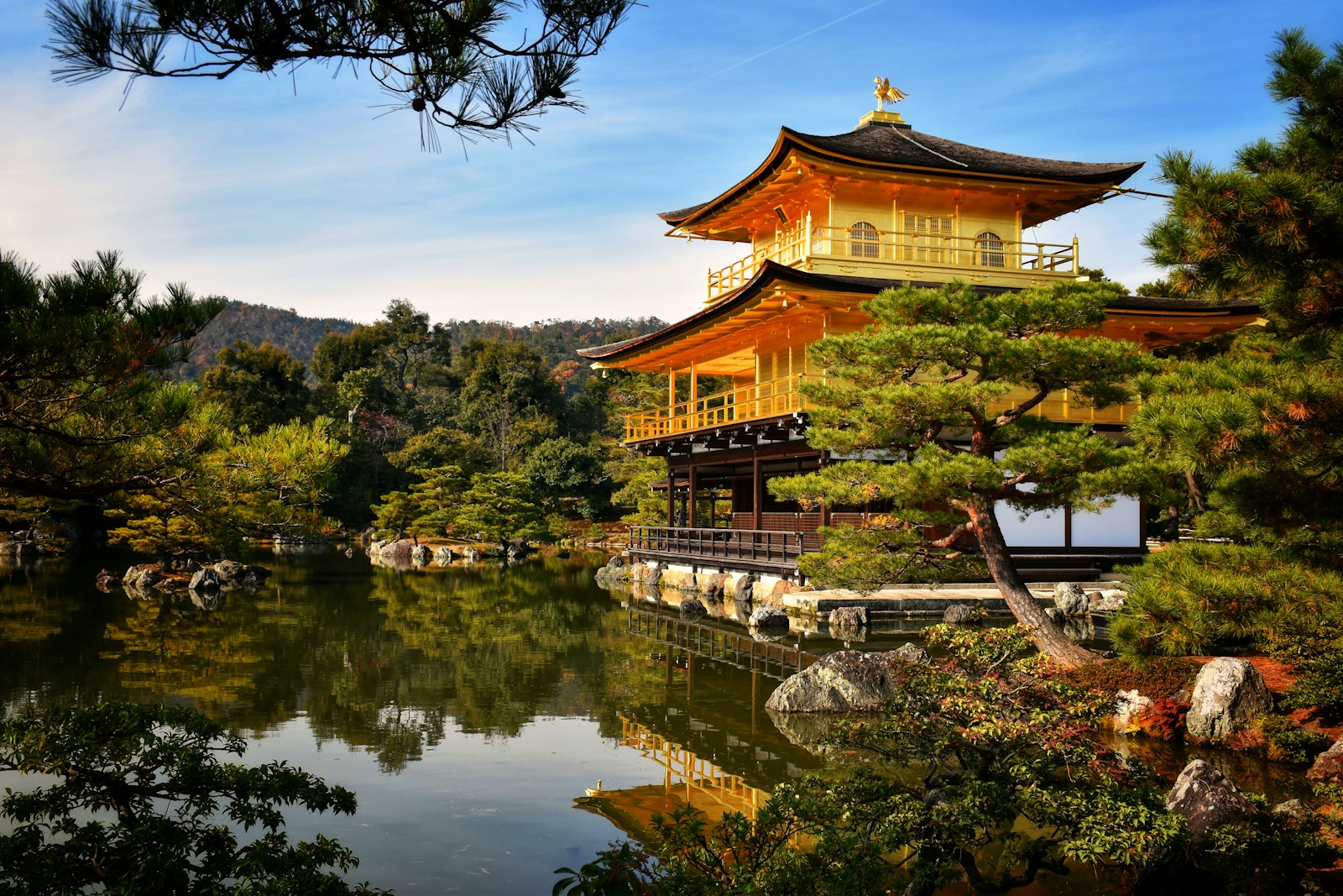 Temple Kinkaku-ji de Kyoto reflété dans son étang — ancienne capitale impériale du Japon