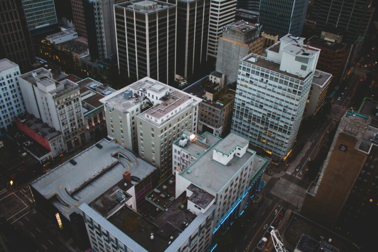 The Last of Us Saison 2 : Les Lieux de Tournage à Vancouver et Calgary — Itinéraire pour les Fans