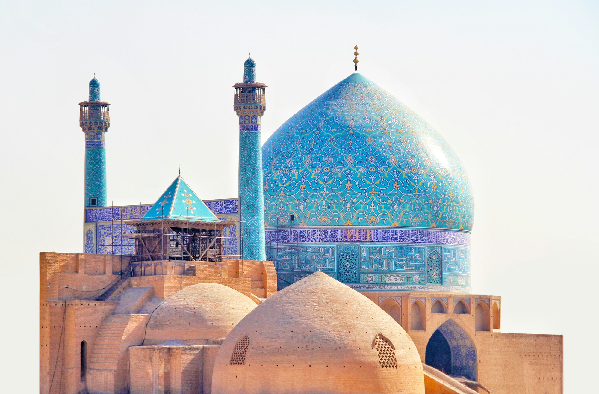 Dôme d'une mosquée iranienne à Ispahan, symbole d'un pays dont la beauté architecturale contraste avec les risques extrêmes pour les binationaux franco-iraniens