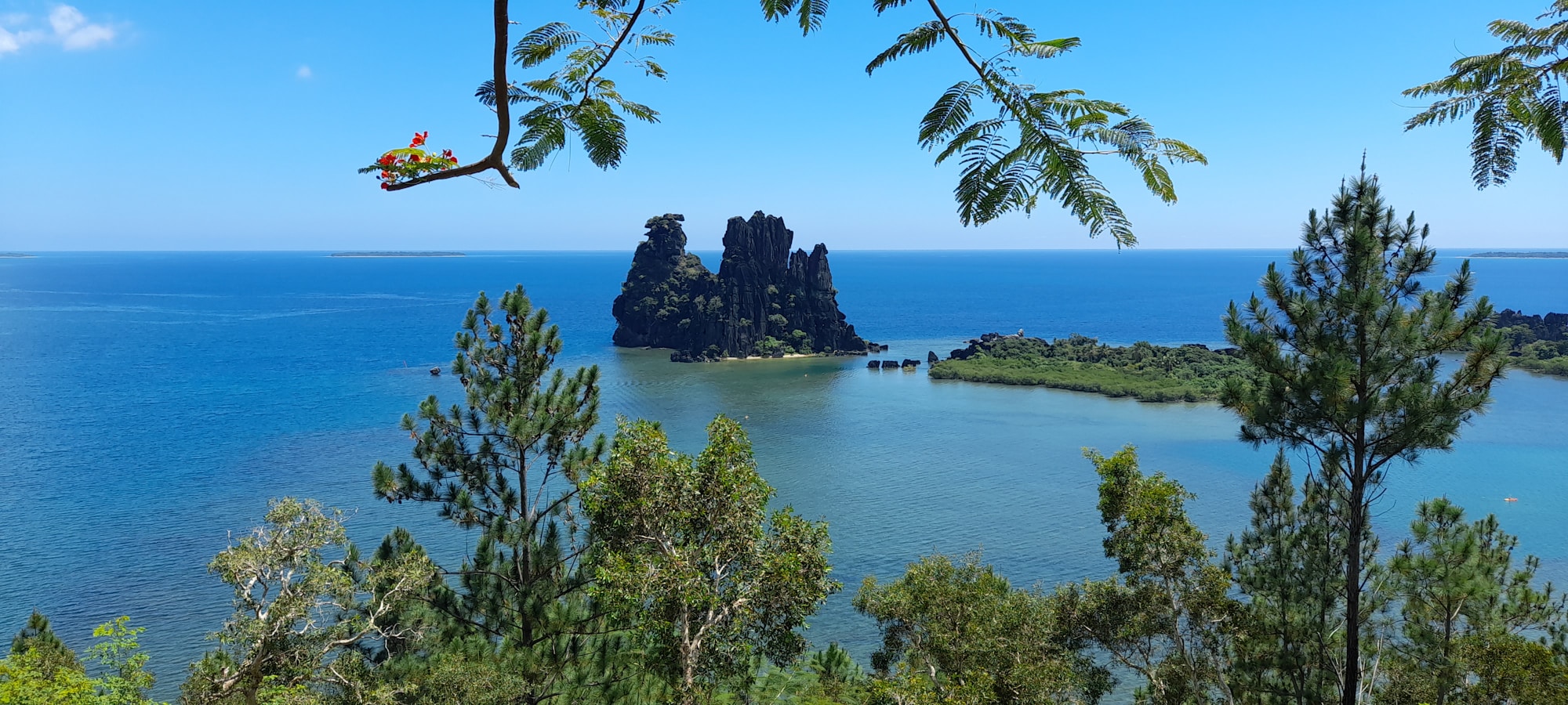 The Poule Couveuse (Brooding Hen) rock of Hienghène, iconic coral formation on New Caledonia's east coast