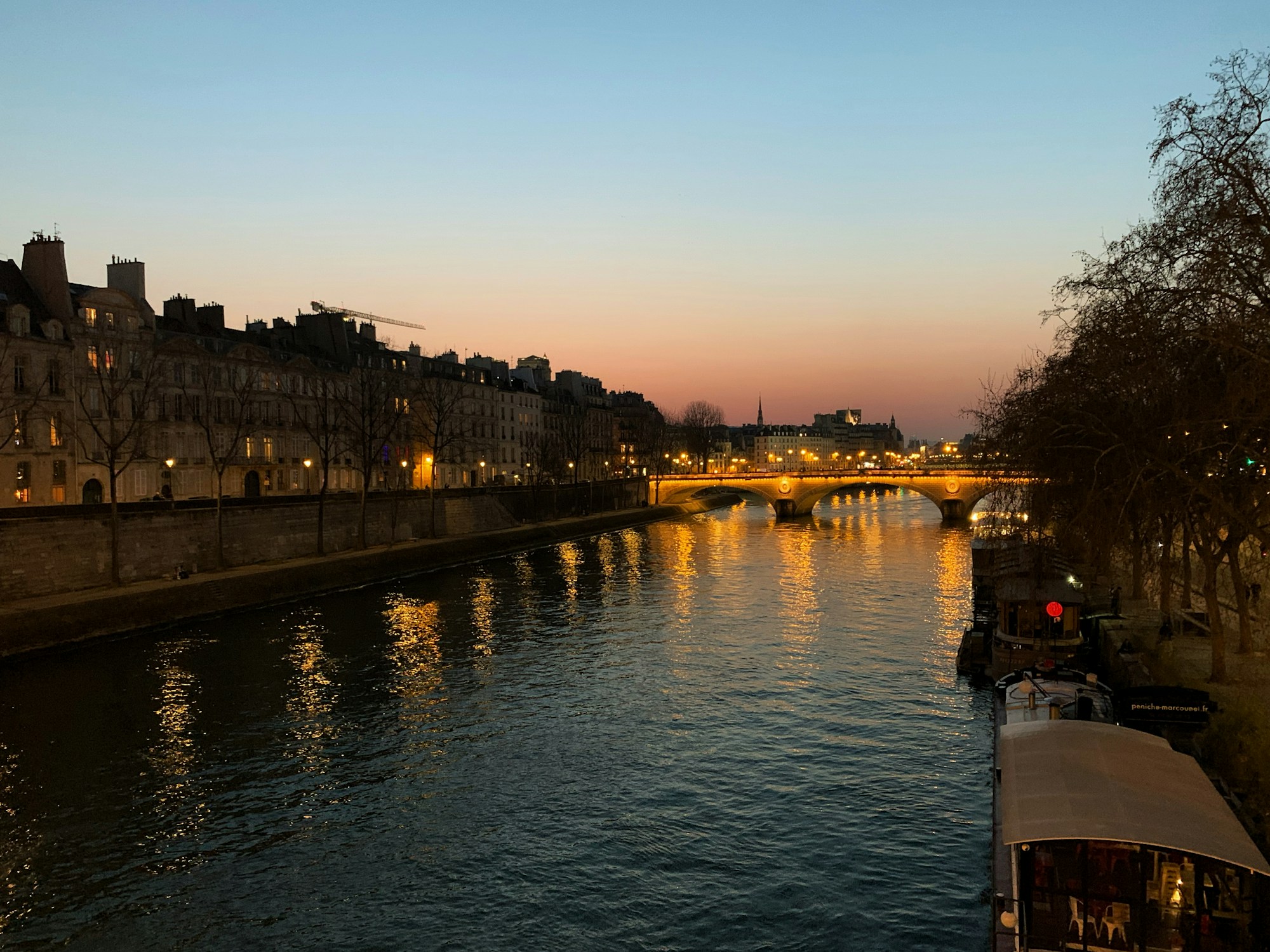 Coucher de soleil sur la Seine à Paris — le festival Rock en Seine se déroule dans le Domaine National de Saint-Cloud aux portes de Paris