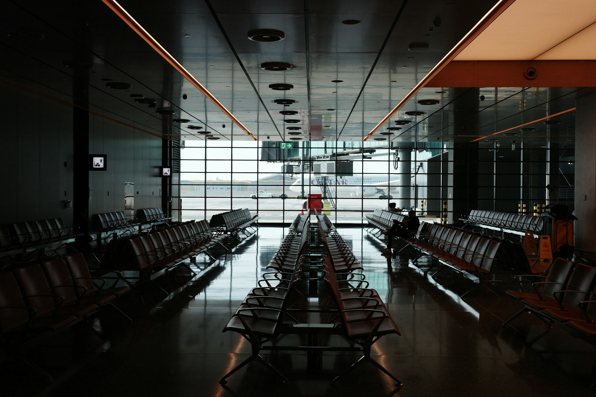 Bright modern airport lounge with panoramic view of the tarmac