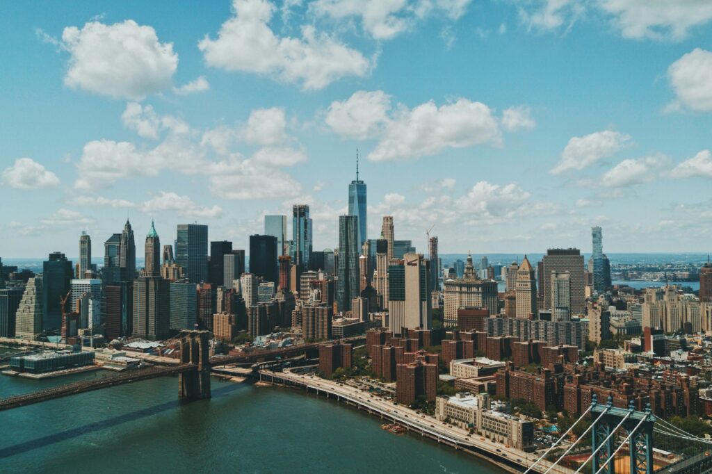 Skyline de Manhattan, New York City, vue depuis la rive opposée