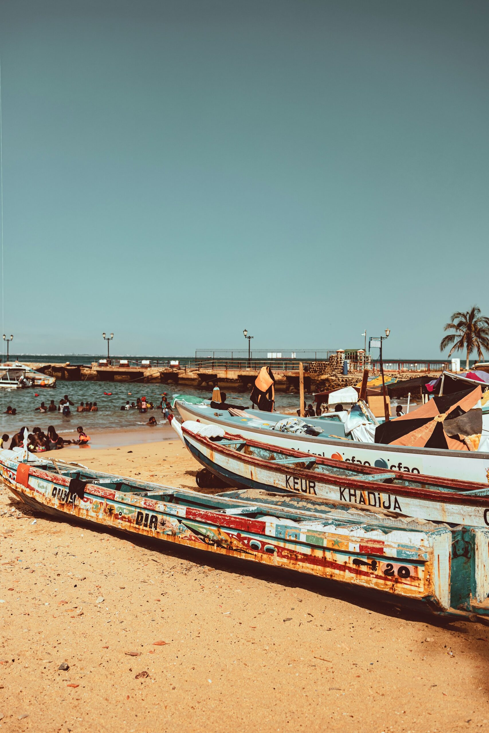 Île de Gorée au Sénégal avec maisons coloniales colorées — retraite au soleil