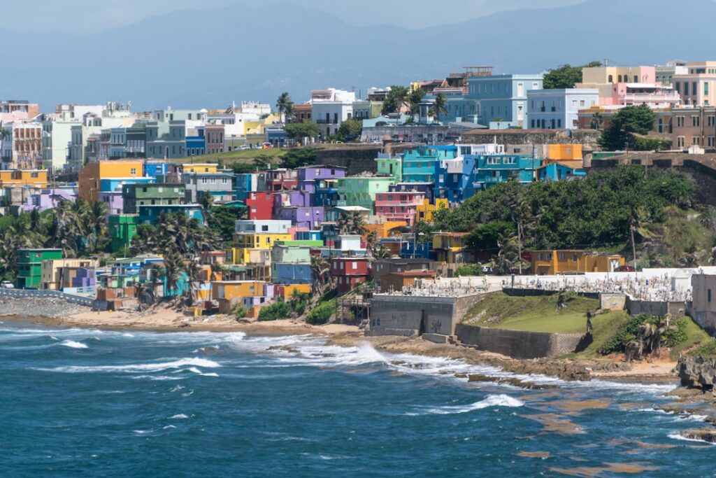 Vue panoramique de la baie de San Juan depuis les hauteurs de Porto Rico