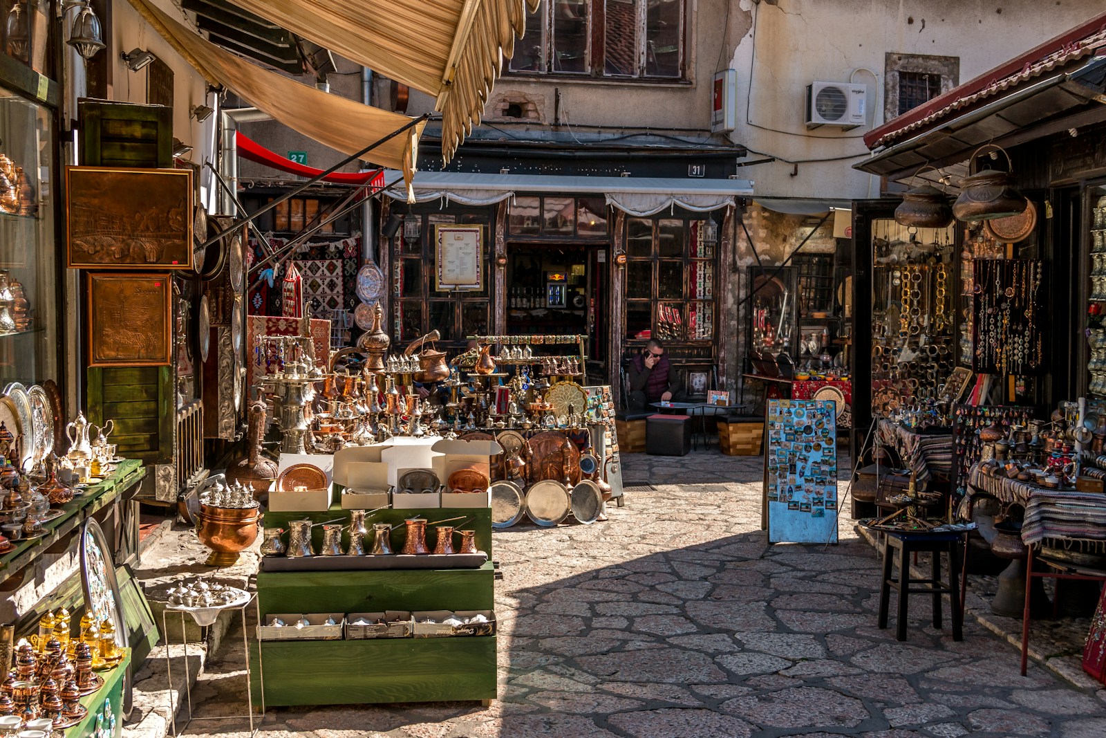 Rue du marché de Baščaršija à Sarajevo
