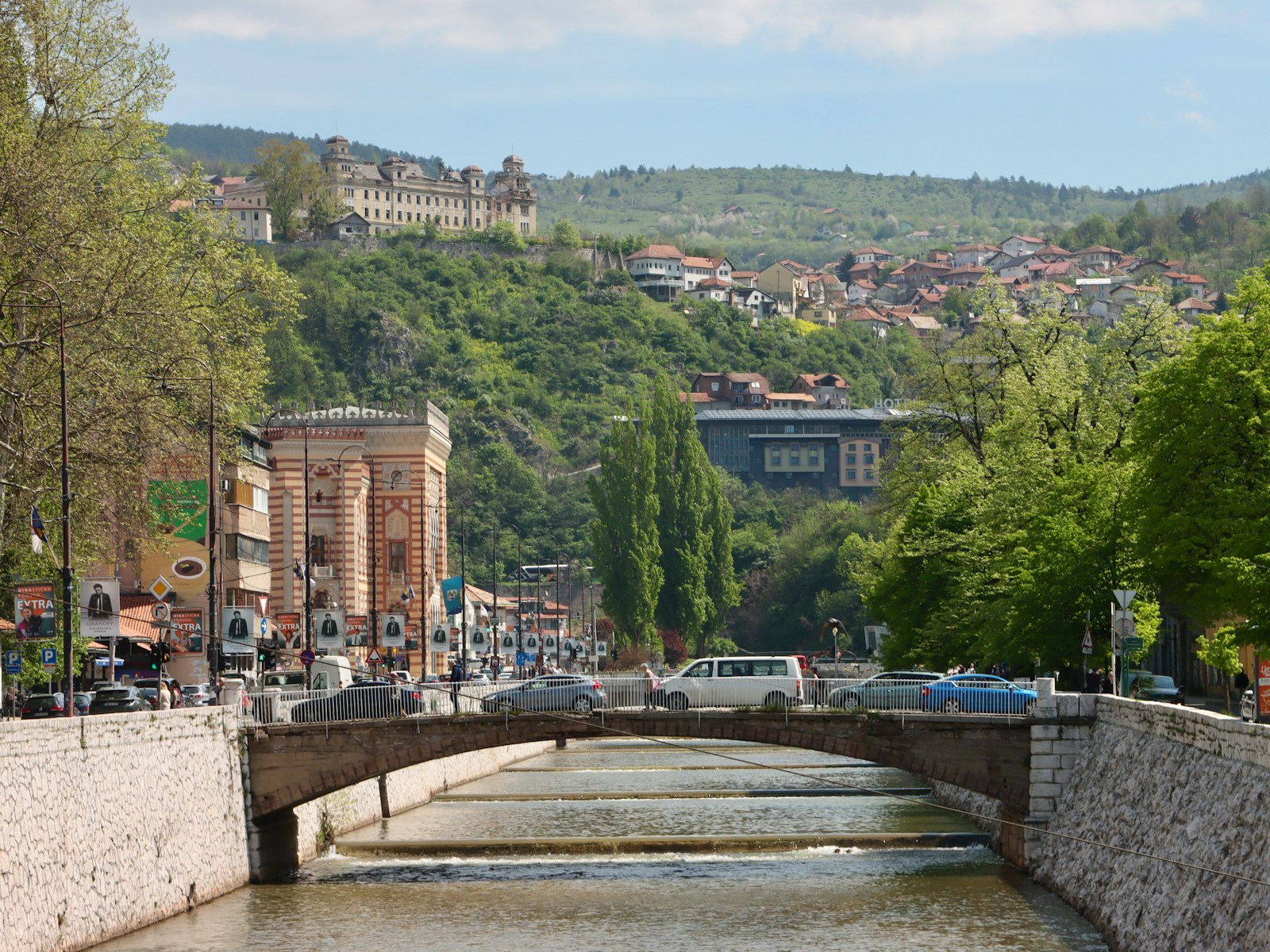 Rivière Miljacka et pont de Sarajevo