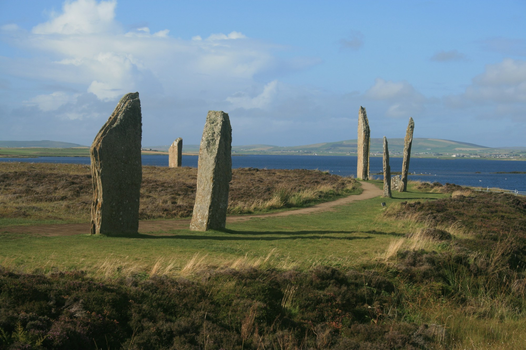 Ring of Brodgar, cercle de pierres levées sur les Îles Orkney, Écosse