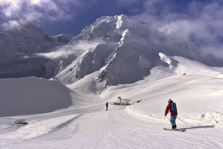 Ski de Randonnée 2026 : les Plus Beaux Itinéraires Hut-to-Hut du Valais au Tyrol