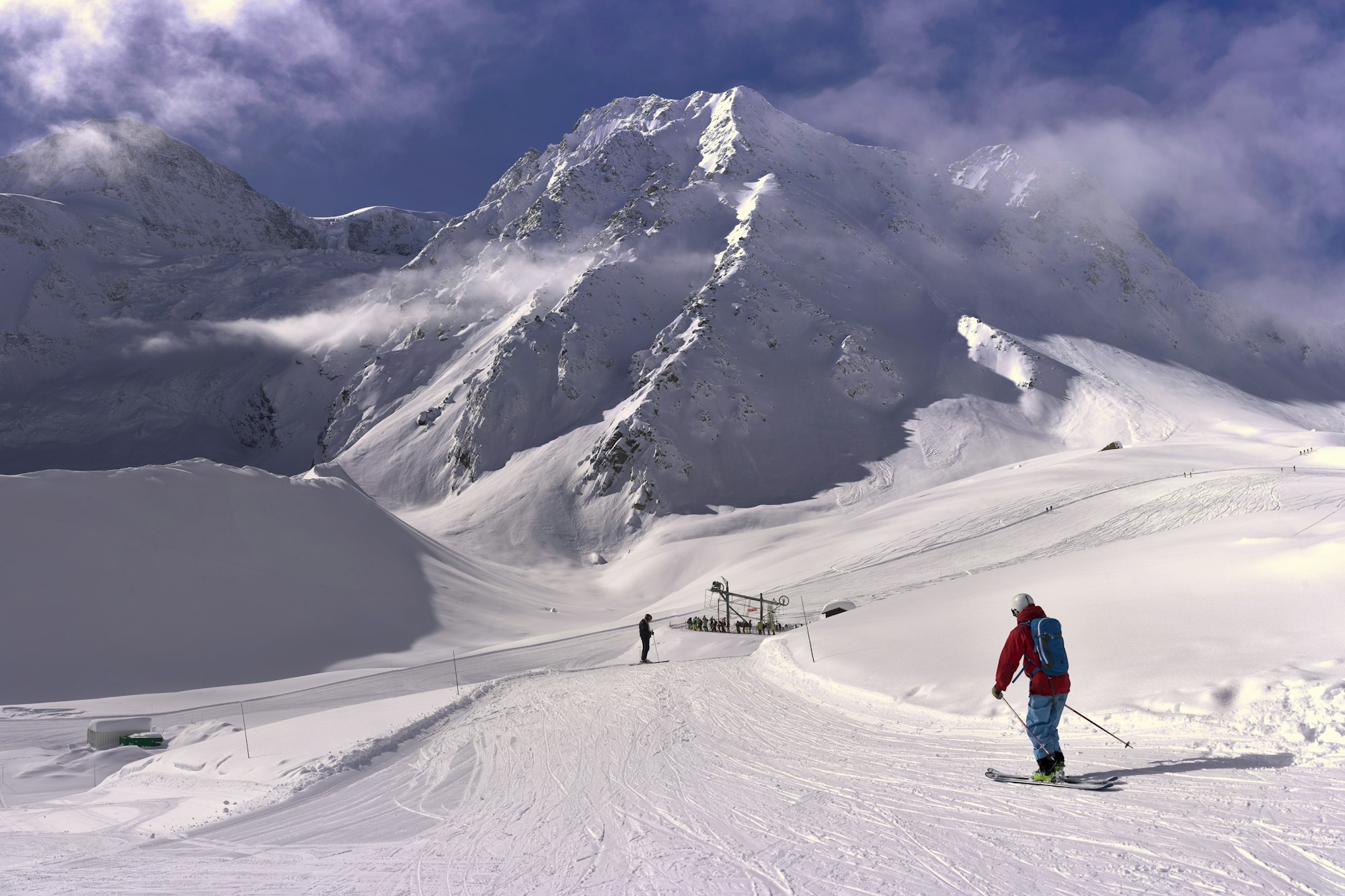 Pistes de ski de randonnée à Arolla dans le Valais suisse, sur le tracé de la Haute Route