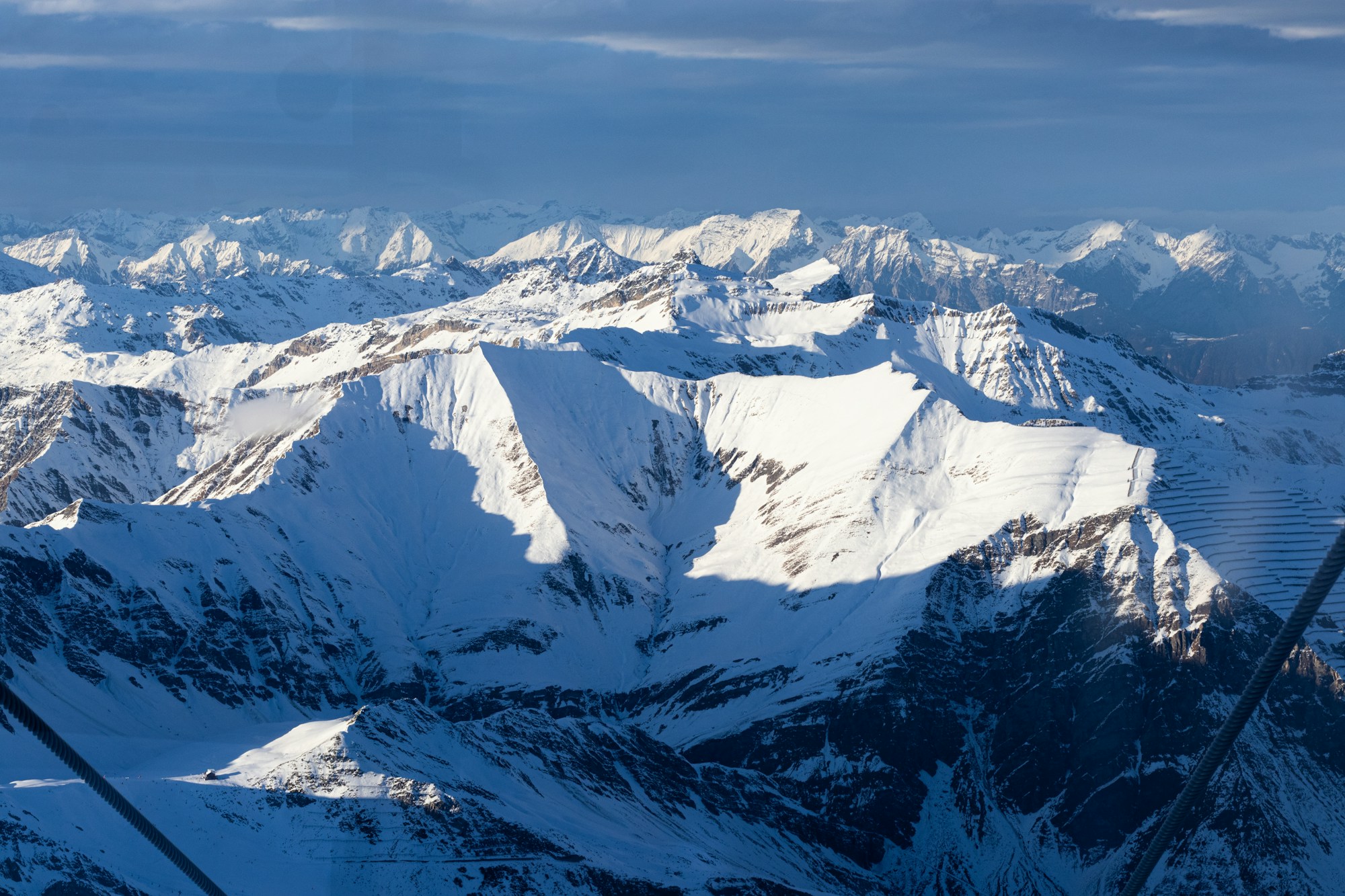 Panorama hivernal des Alpes centrales orientales dans le Tyrol autrichien