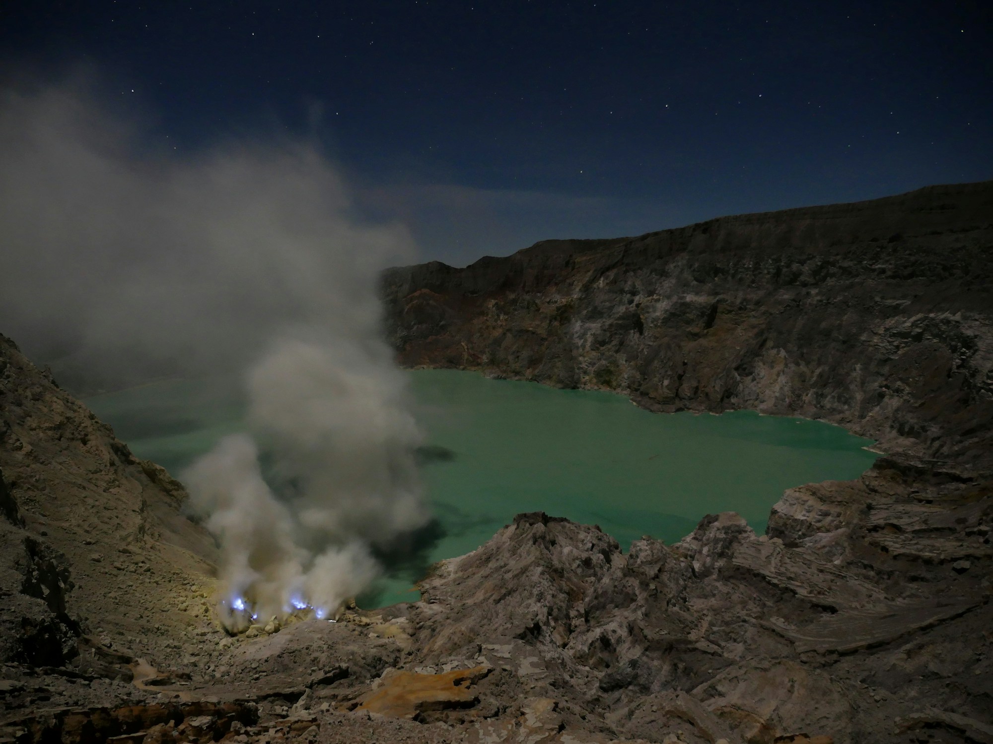 Feu bleu sulfureux de Kawah Ijen, Java, Indonésie