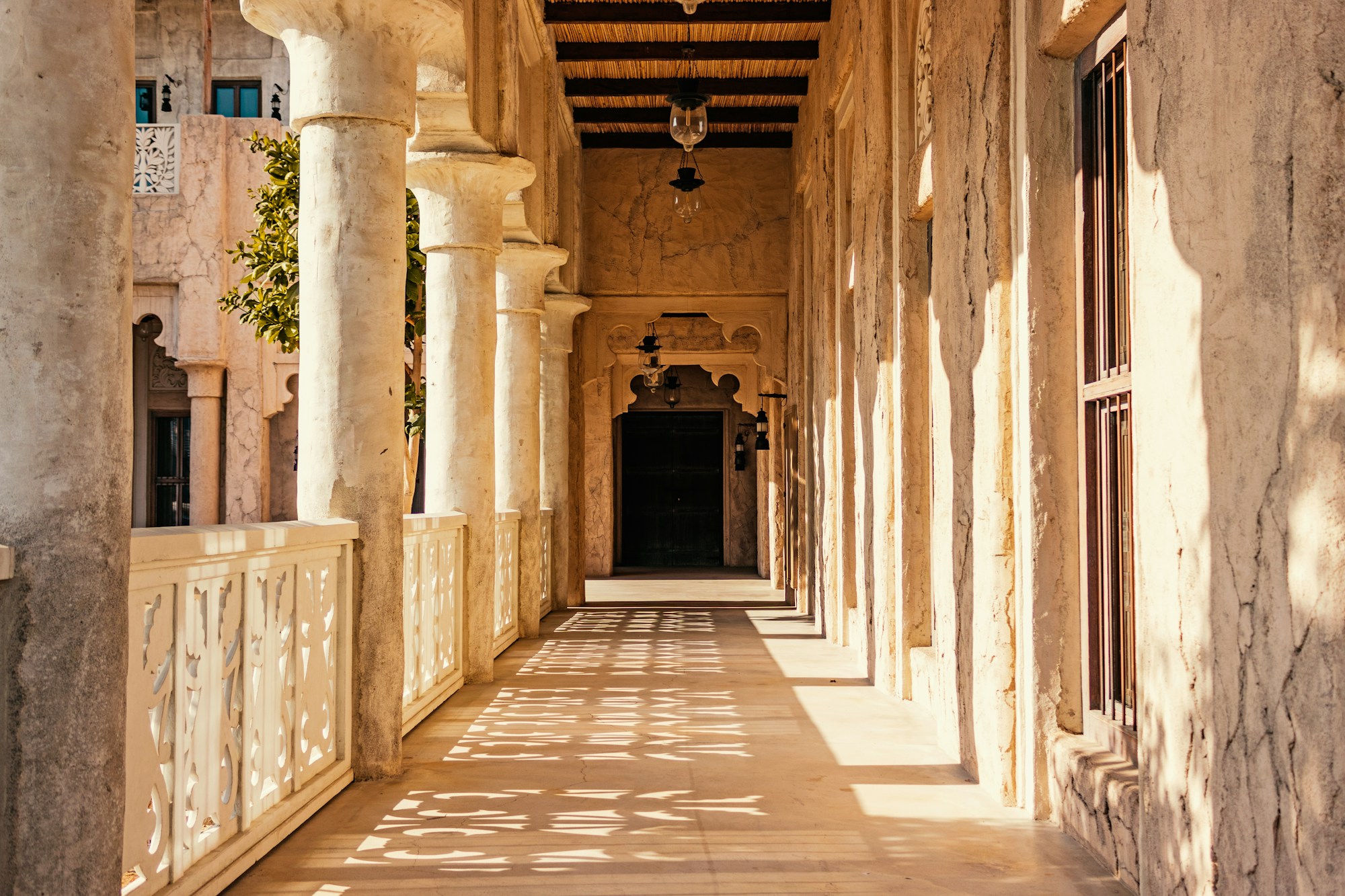 Arquitectura histórica del barrio Al Fahidi en el Viejo Dubái