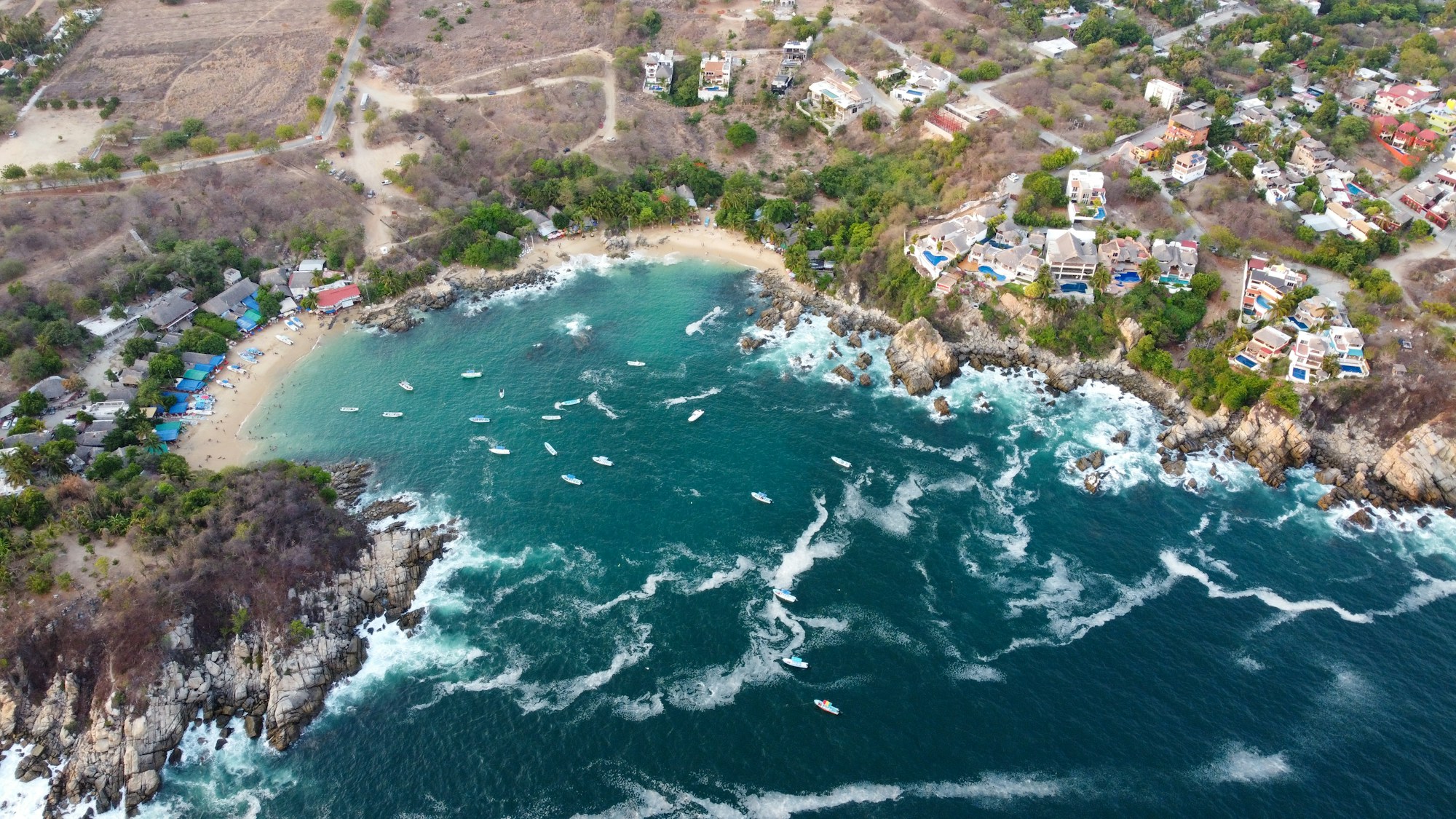 Vue aérienne de Puerto Escondido, Oaxaca, Mexique — côte Pacifique et surf