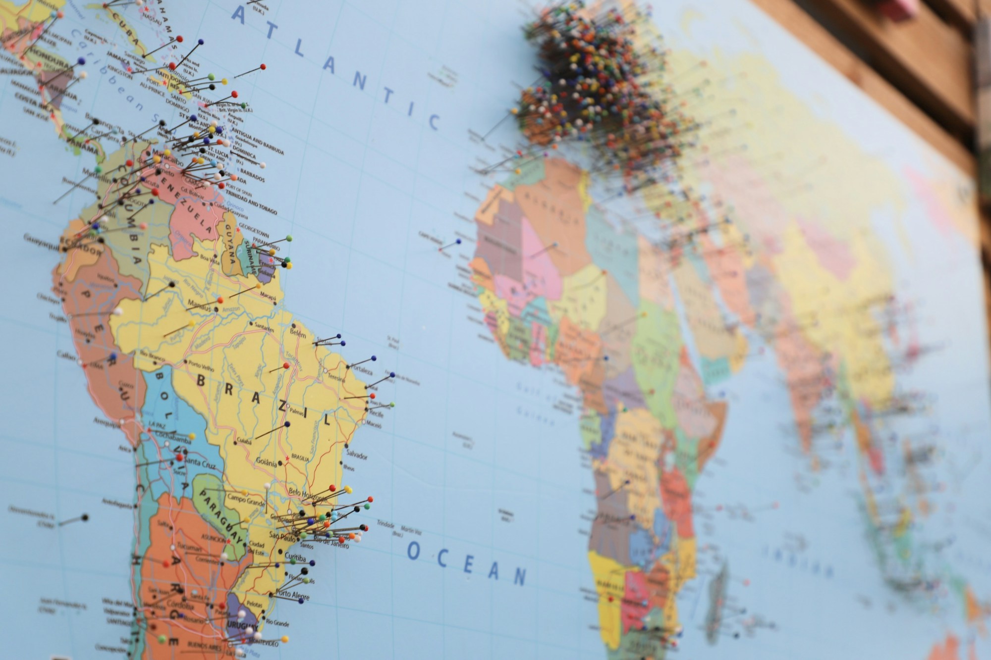 Weltkarte mit Markierungen für Risikogebiete 2026