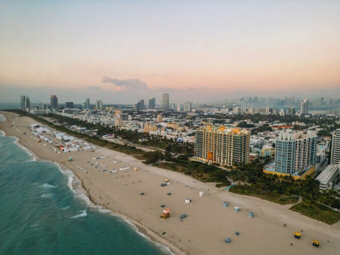 Art Basel Miami Beach 2026 (3.–6. Dezember): Der komplette Kunst-Wochenend-Guide — Satellitenmessen, Wynwood und Design District