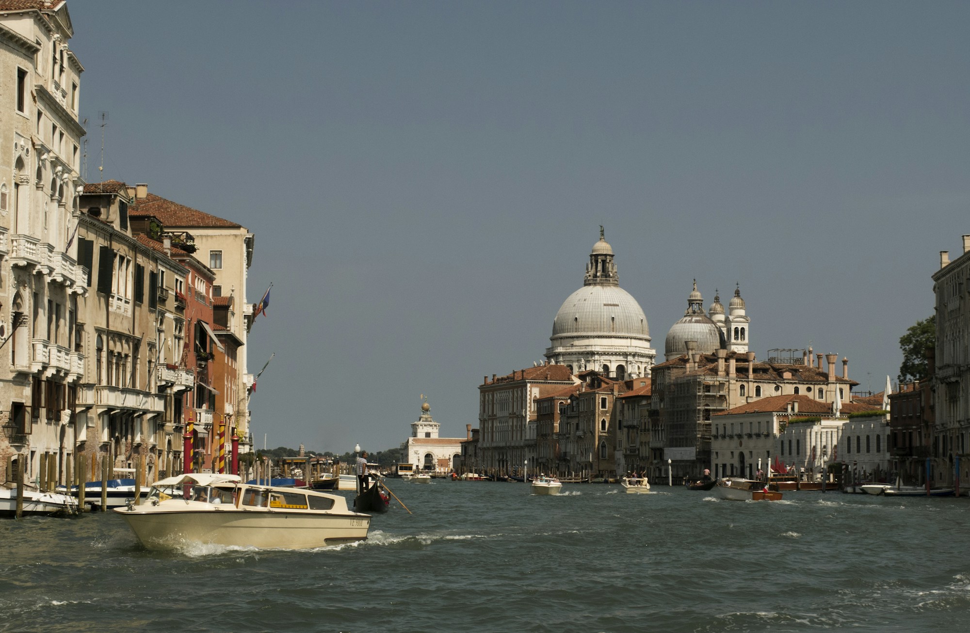 Venezianischer Kanal im Sestiere Castello, in der Nähe der Giardini della Biennale