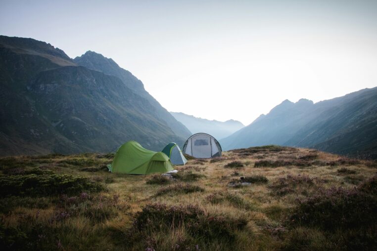 Camping sauvage en Europe 2026 : légal, toléré ou interdit — guide complet pays par pays