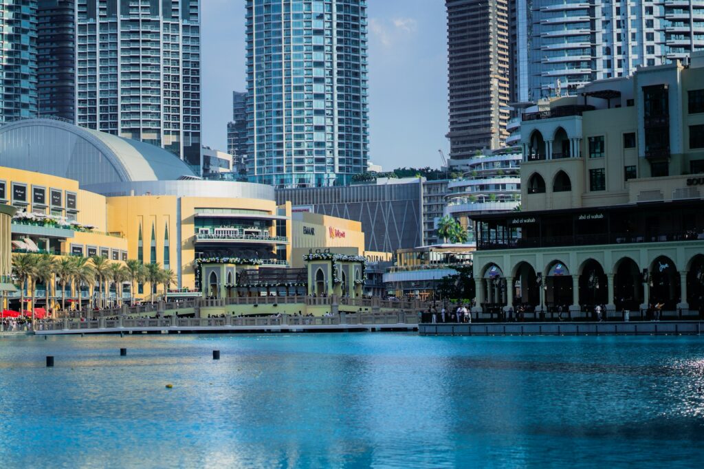 Burj Khalifa et skyline de Dubaï, hub des grandes conférences internationales