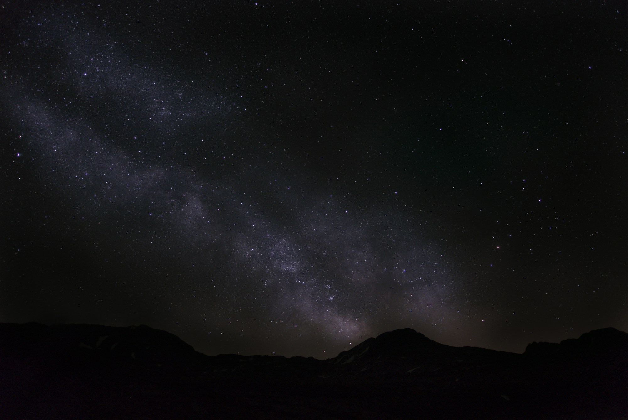 Voie lactée au-dessus du Pic Carlit dans les Pyrénées françaises