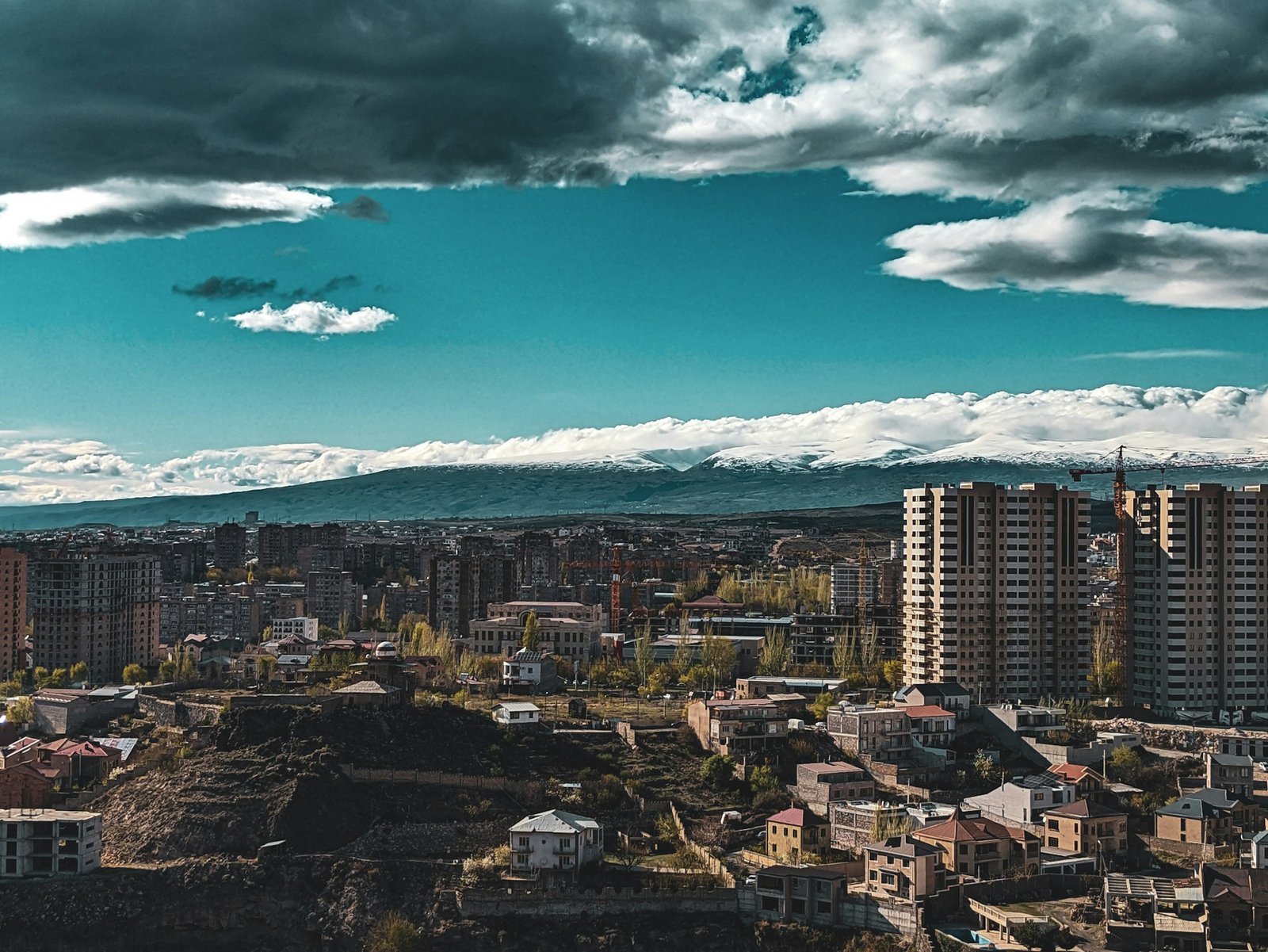 Yerevan, capitale dell'Armenia, con il monte Ararat sullo sfondo