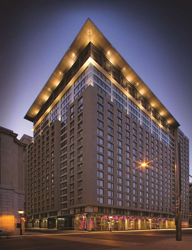 Embassy Suites by Hilton Montreal – 208 Rue Saint-Antoine O, Montréal, QC H2Y 0A6 (photo 1)