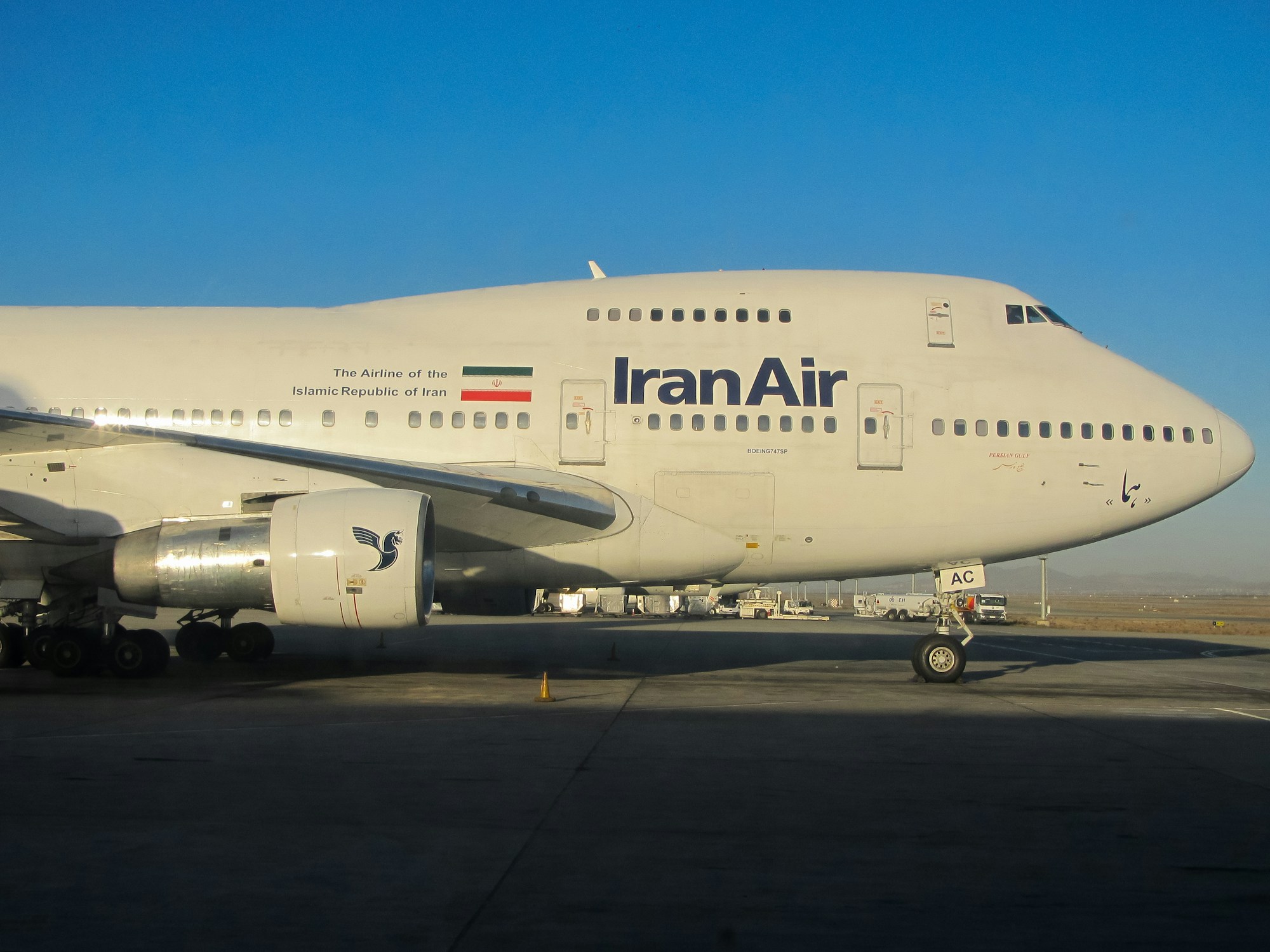 Un avion Iran Air à l'arrêt sur le tarmac de l'aéroport international Imam Khomeini de Téhéran, Iran